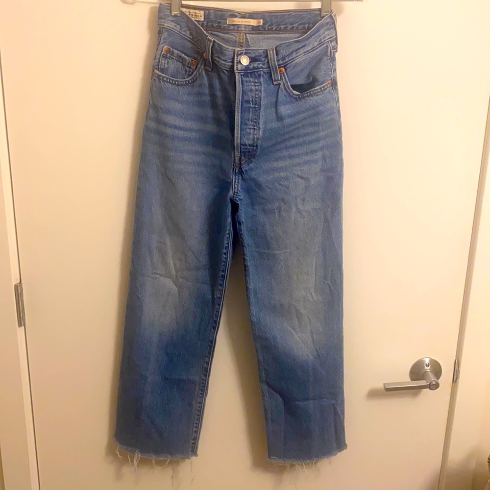 Levi’s Ribcage Straight Jeans (Cropped)